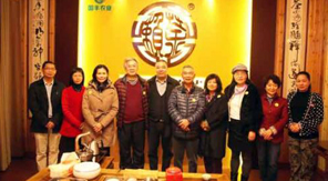 两岸三地作家采风团莅临国丰农业公司